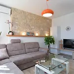 989 Galižana