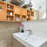 989 * Galižana