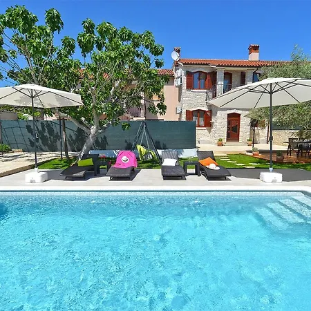 Holiday home 989 *