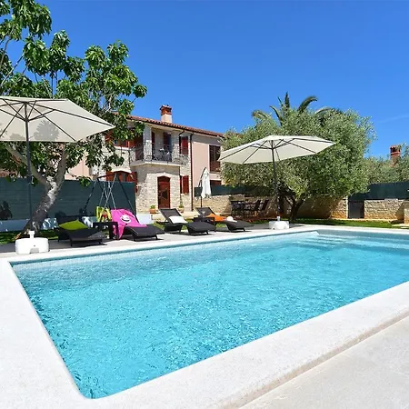 989 Holiday home *