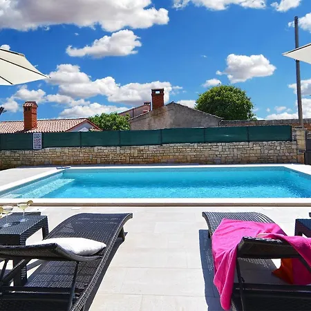 989 Holiday home *