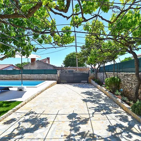 989 Holiday home *